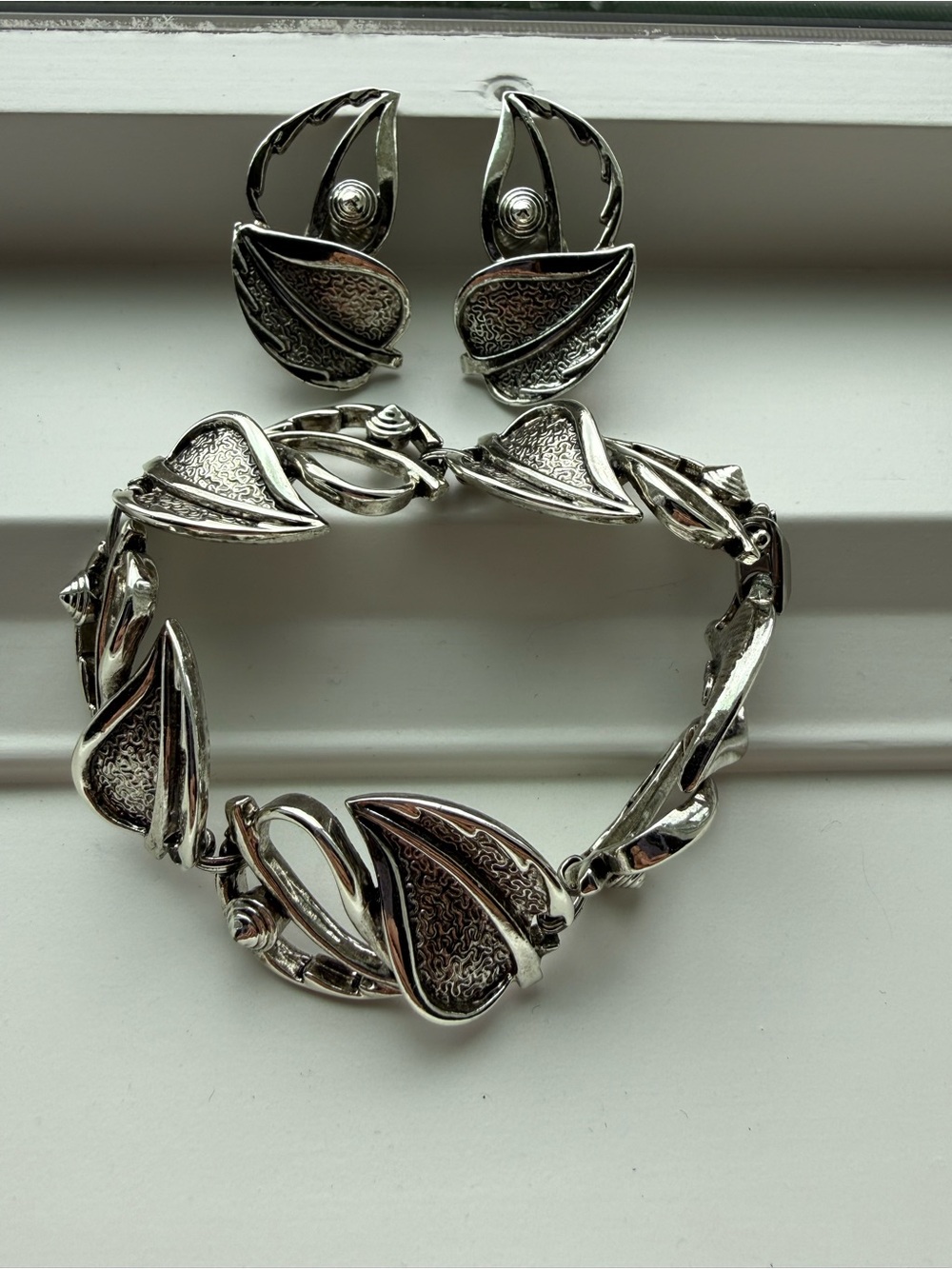 Sarah Coventry "Windsong" Collection Demi-Parure (1970) bracelet and earrings